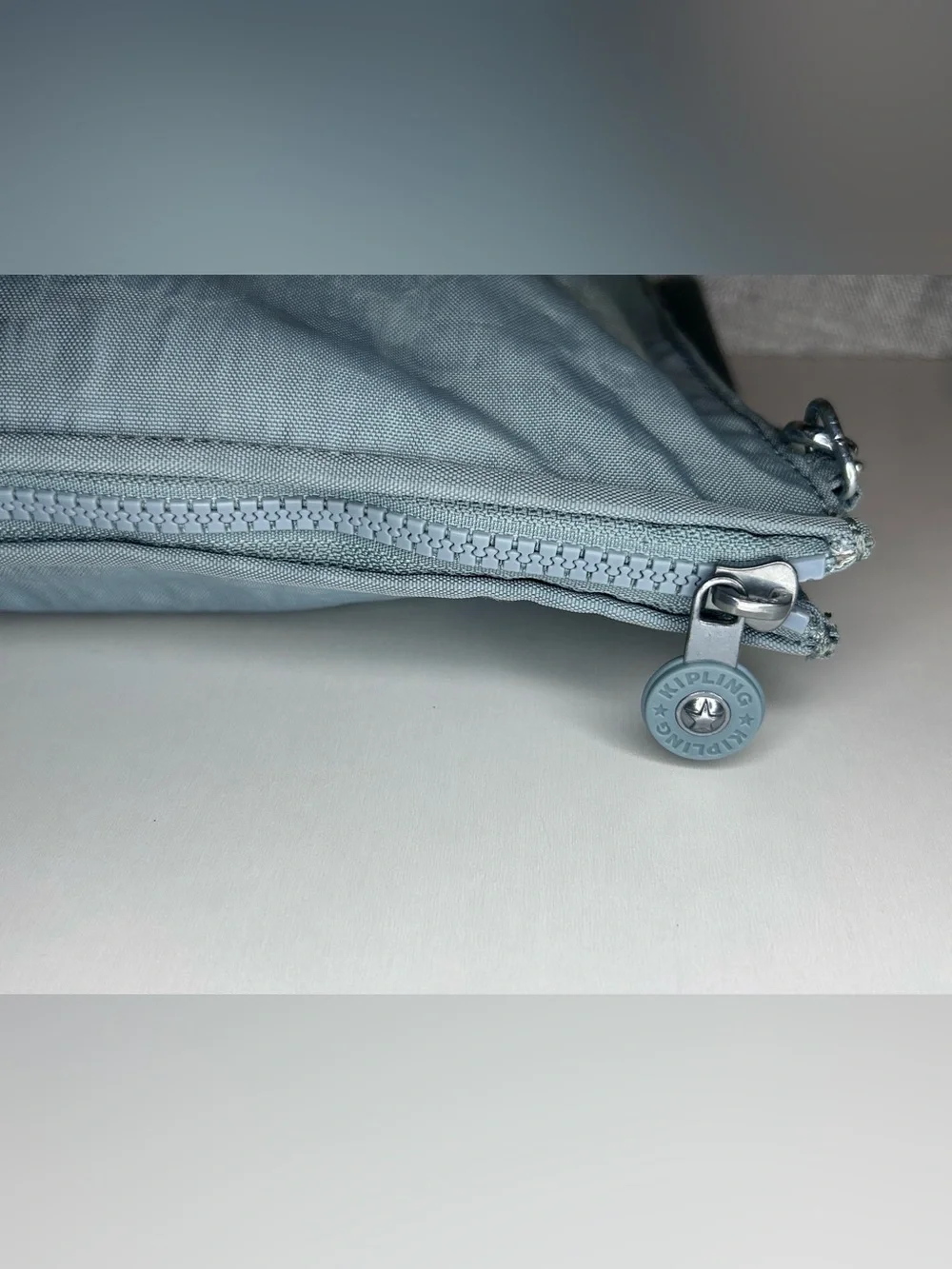 Kipling Iaka L Wristlet Pouch Relaxed Grey Zip Clutch Travel Organizer